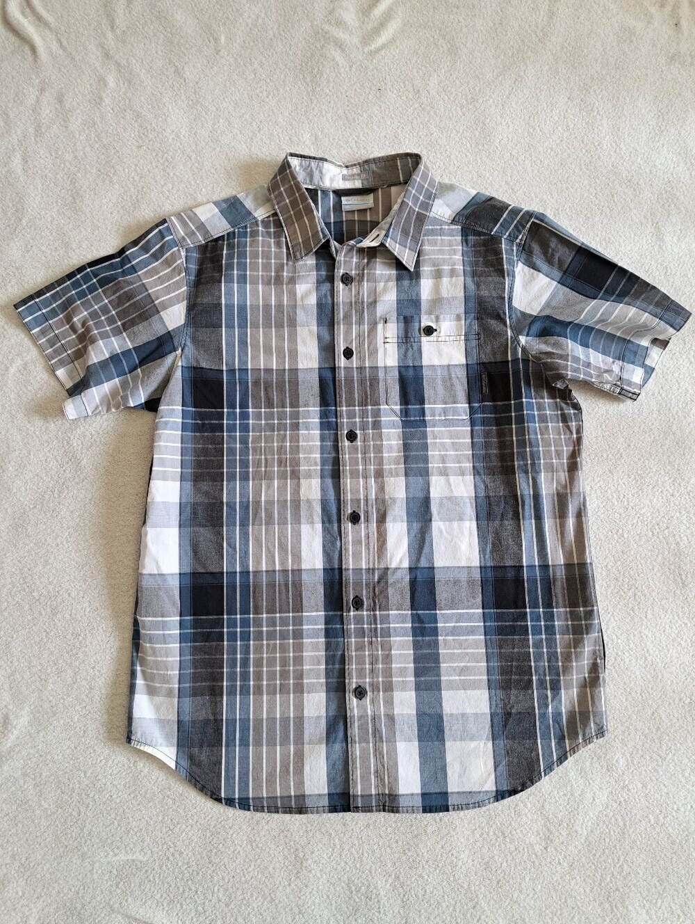 Columbia Mens Short Sleeved Shirt Plaid Blue White Grey Size Medium Button Front